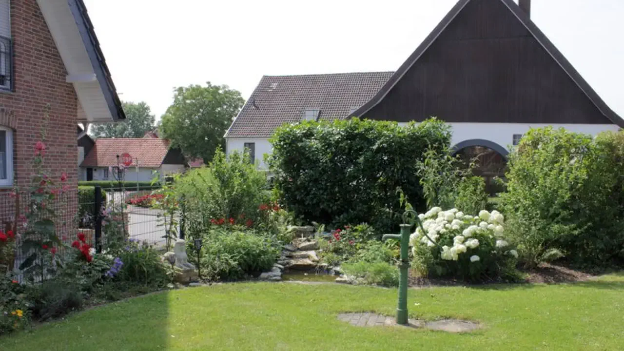 Blick in den Garten der Ferienwohnung Tintelott
